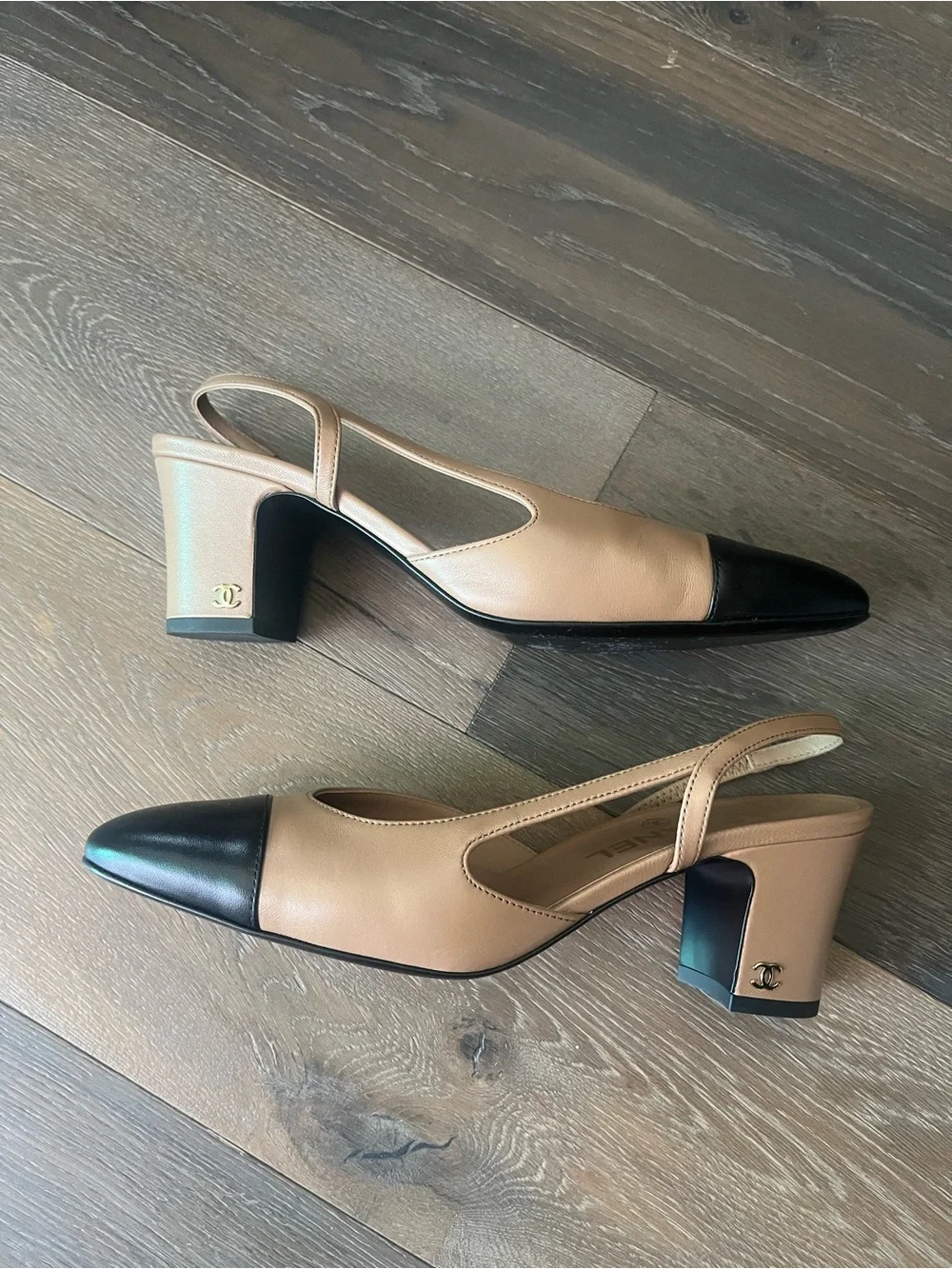 38.5 CHANEL Beige Leather Slingback Flats with Black Cap Toe